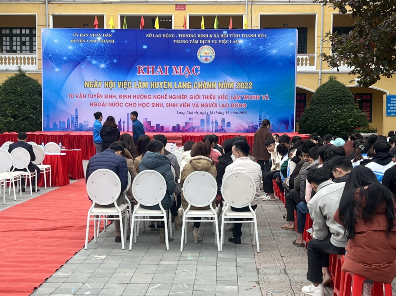 Hoạt động tư vấn hướng nghiệp tại ngày hội việc làm huyện Lang Chánh - Thanh Hóa 2022